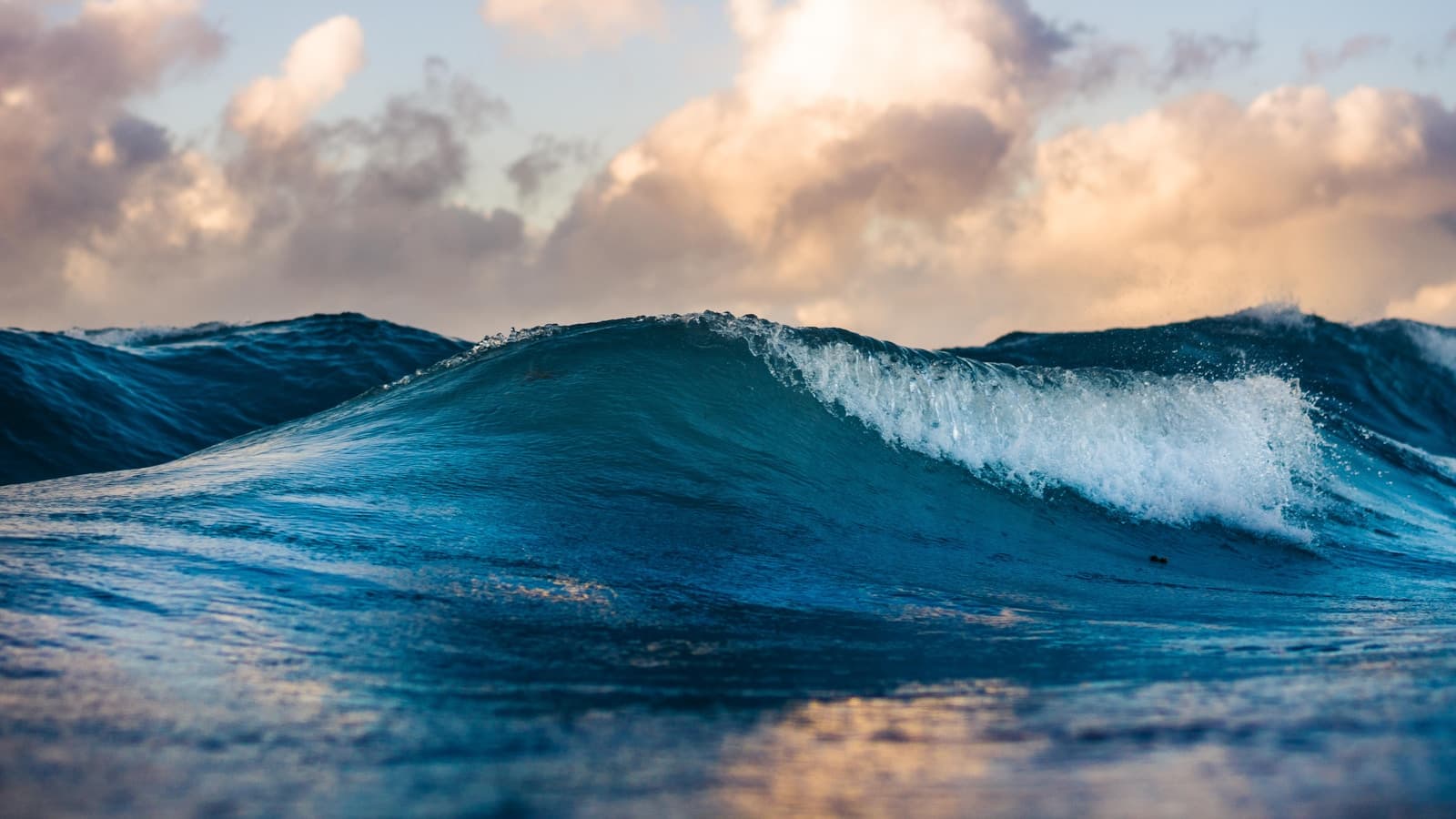 Die beste Reisezeit zum Surfen in Europa